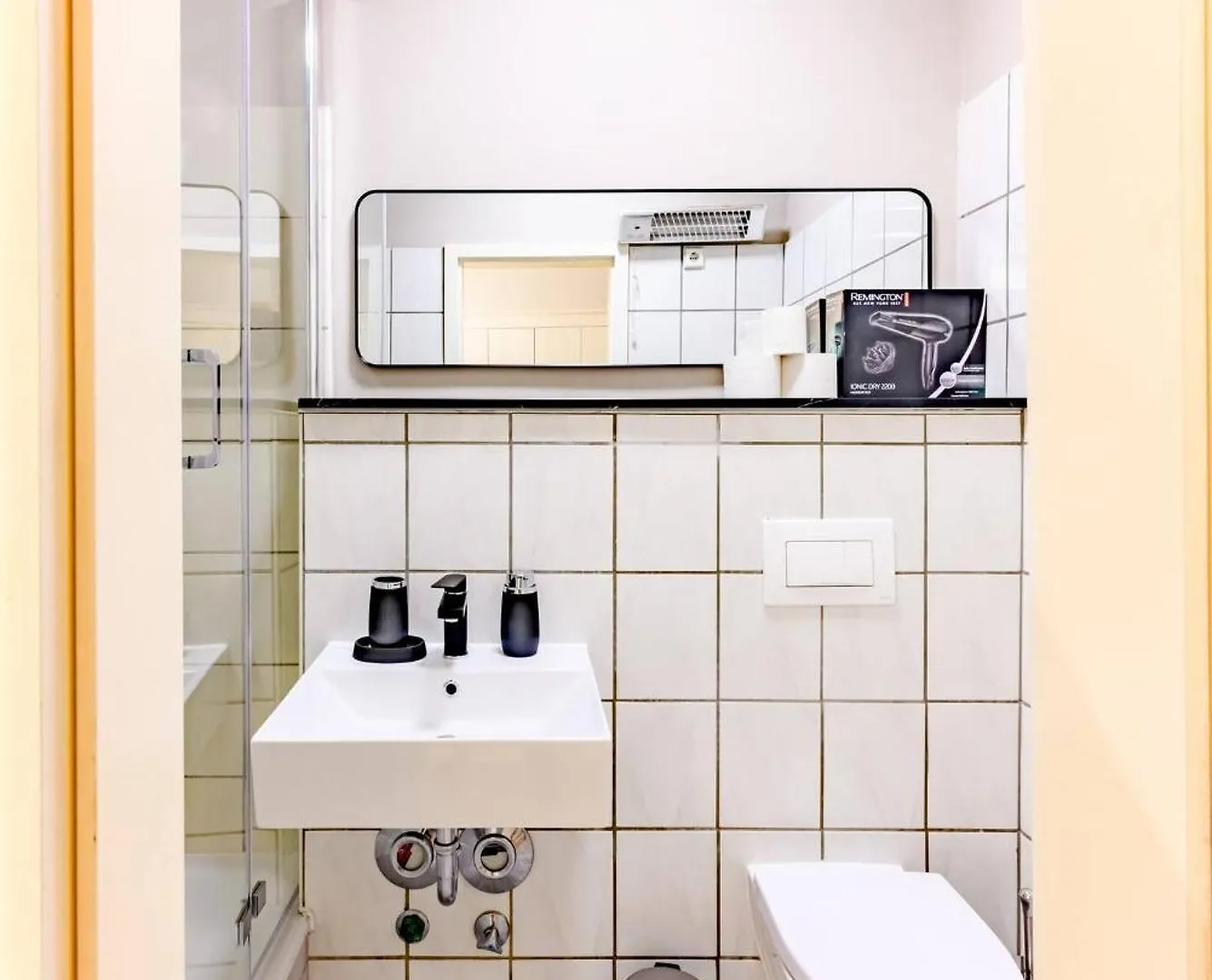 Ground-Floor Studio For 2 People Near Mauer Park برلين 0*,  ألمانيا