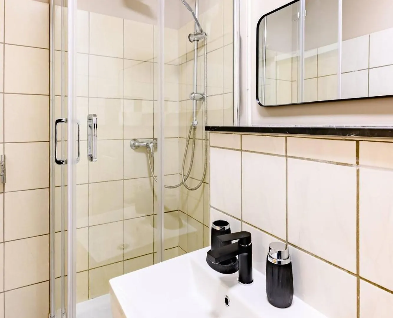 Ground-Floor Studio For 2 People Near Mauer Park برلين شقة